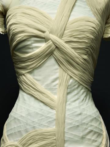 12.Dress%2CNicolasGhesquireforHouseofBalenciaga%2CSpring2003.jpg