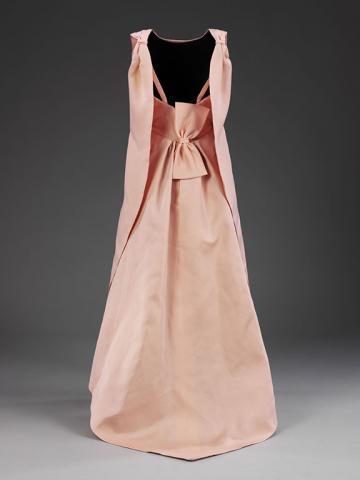 Bal_12_La_Tulipe_eve_dress_gazar_Balenciaga_for_EISA_Spain_1965_.jpg