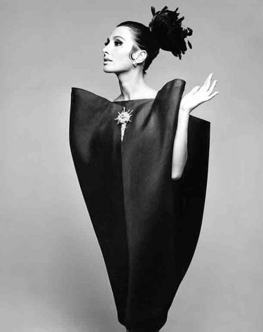 Bal_6__envelope_dress_Harpers_Bazaar_June_1967__2.jpg