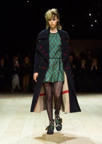 Burberry_Womenswear_February_2016_Collection_-_Look_1.jpg