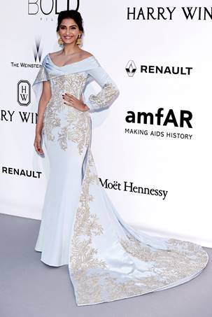 Cannes_2016_Sonam_Kapoor.jpg