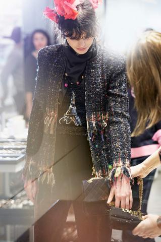 Chanel_1614_fittings.fashionImg.hi.jpg