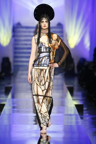 JPG_b_2014_12._Jean_Paul_Gaultier%2C_Virgins_collection%2C_Lumiere_Gown.jpg