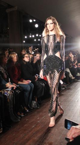 Julien_Macdonald_AW2016_22.JPG