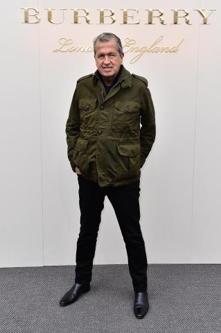 Mario_Testino_wearing_Burberry_at_the_Burberry_Womenswear_February_2016_Show.jpg