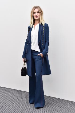 Rosie_Huntington-Whiteley_wearing_Burberry_at_the_Burberry_Womenswear_February_2016_Show.jpg
