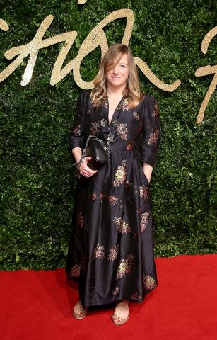 Sarah_Burton_OBE_attends_the_British_Fashion_Awards_2015%2C_in_partnership_with_Swarovski_%28Mike_Marsland%2C_British_Fashion_Council%29.JPG