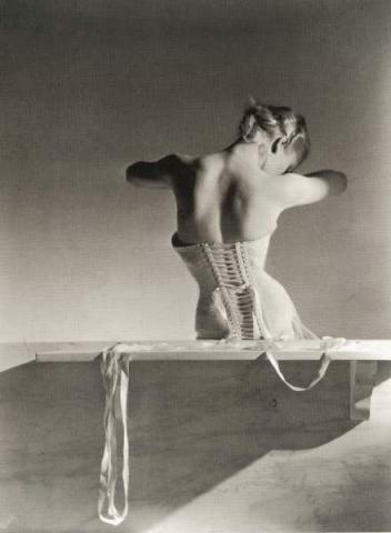 V%26A_Horst_Corset_Mainboscher_1939.jpg